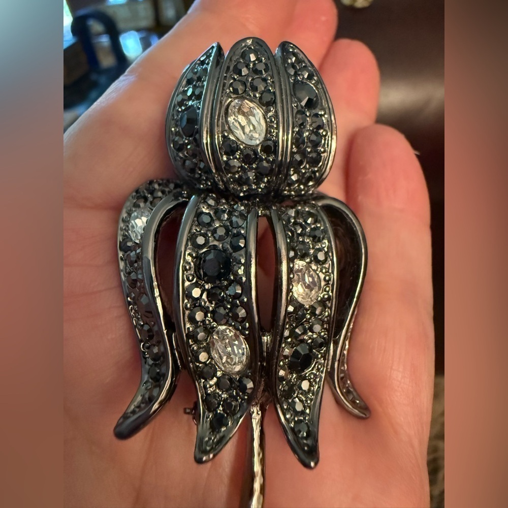 KJL Kenneth Jay Lane Black & Clear Crystal Flower Brooch – Statement Pin